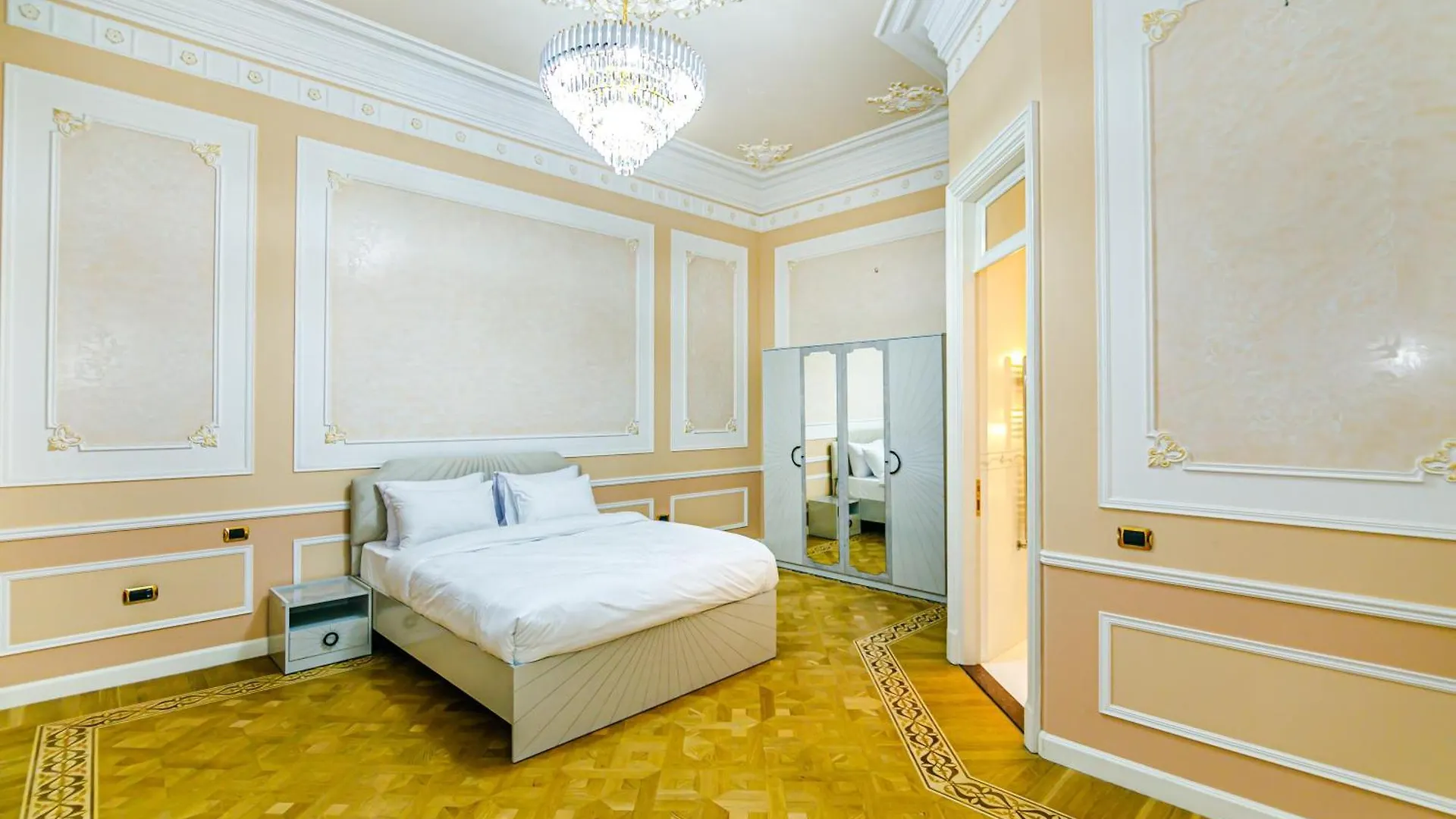 Nizami Street 7 Bedroom Baku Apartment