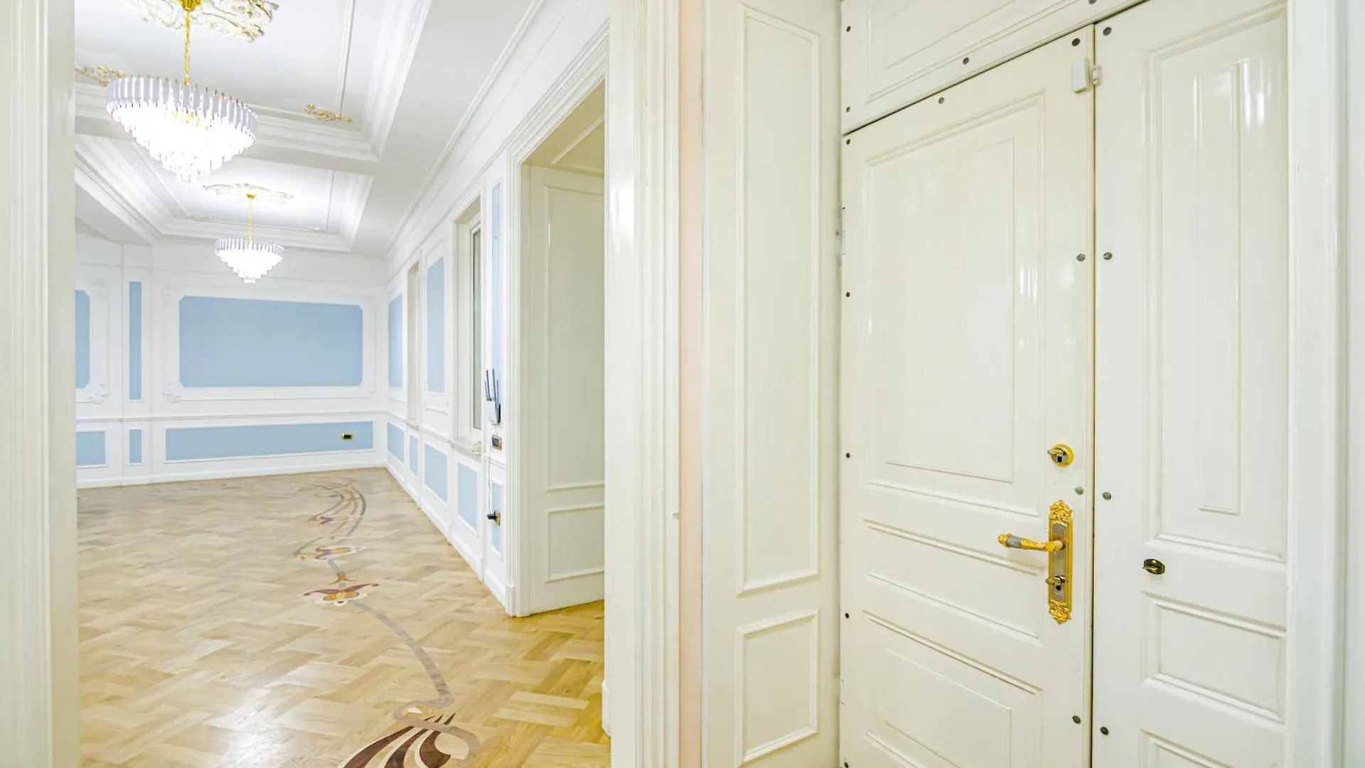 Nizami Street 7 Bedroom Baku Apartment