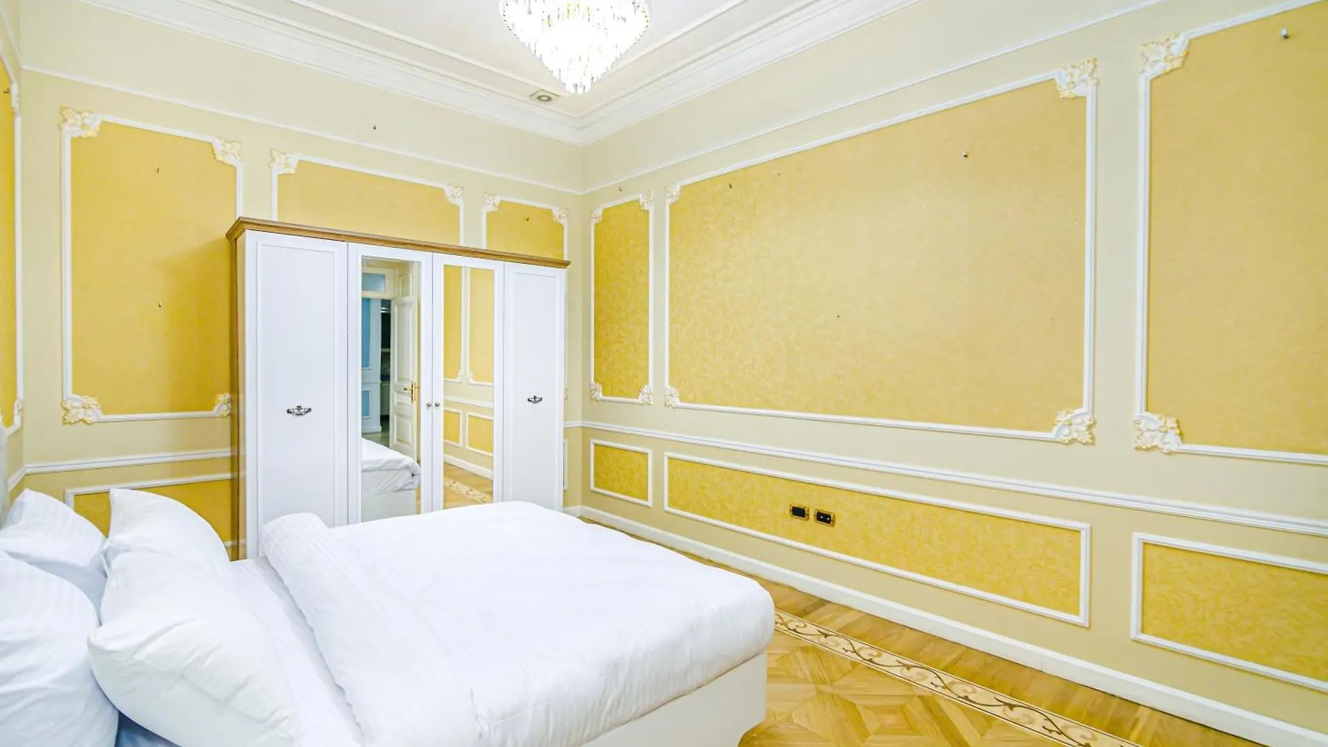 Nizami Street 7 Bedroom Baku Apartment