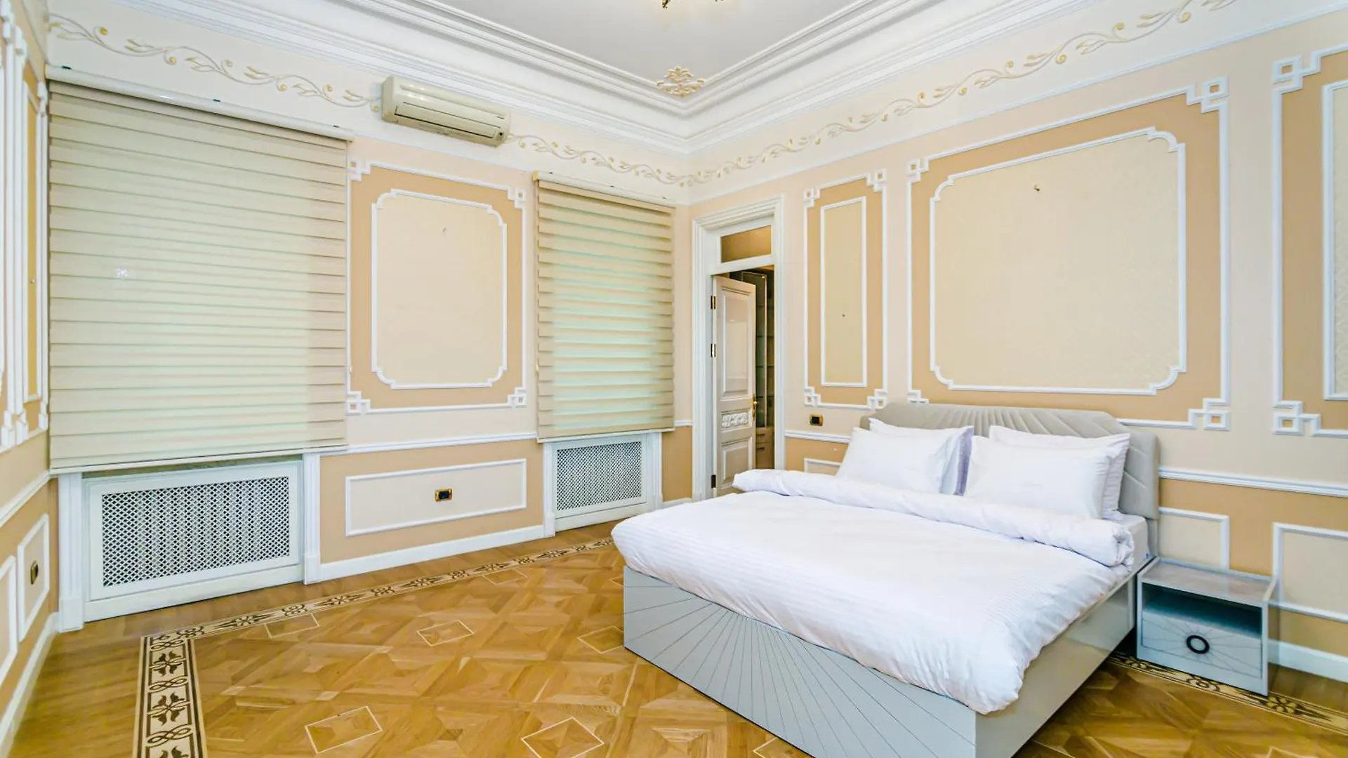 Nizami Street 7 Bedroom Baku Apartment