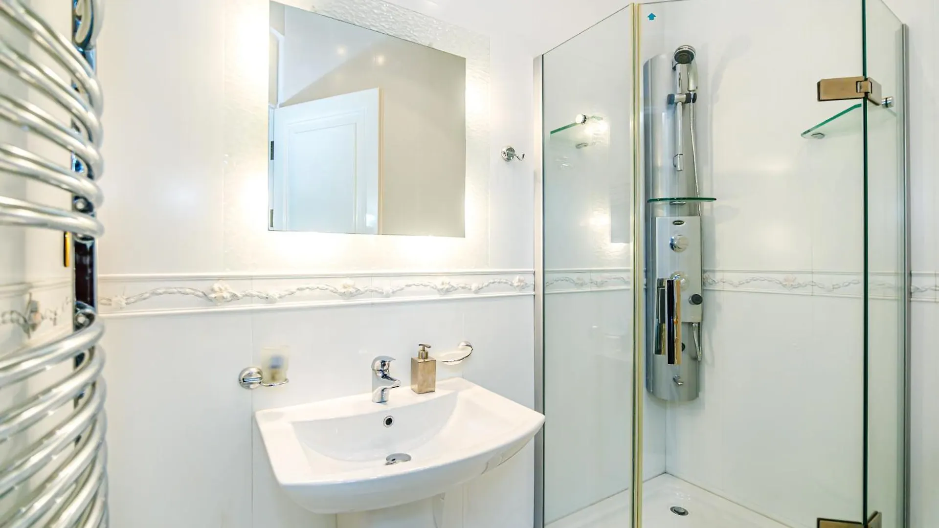 Nizami Street 7 Bedroom Baku Apartment